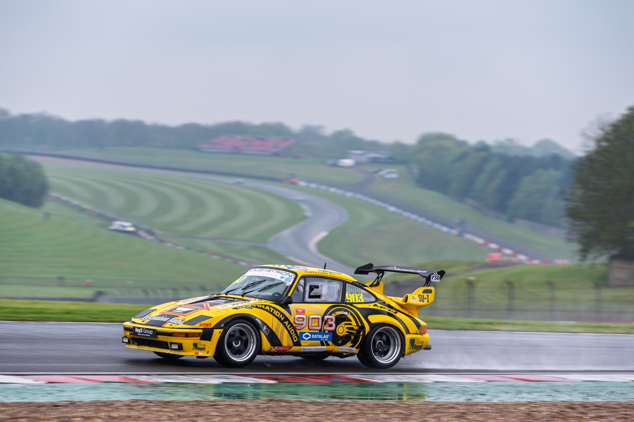 VANHAUEN RACING at Donington Park 2025 - Photo 4